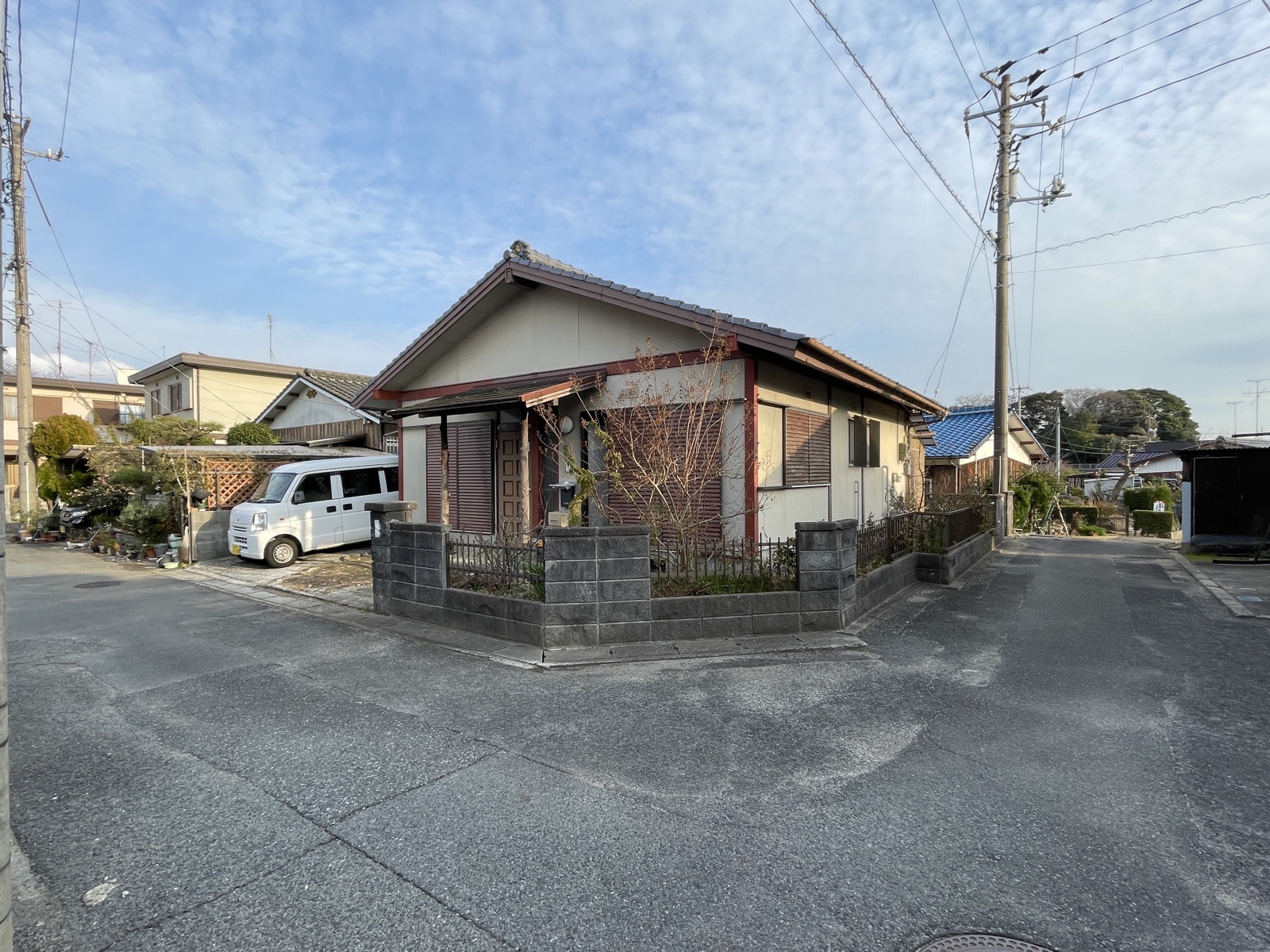 建物外観の別角度。角地になります。