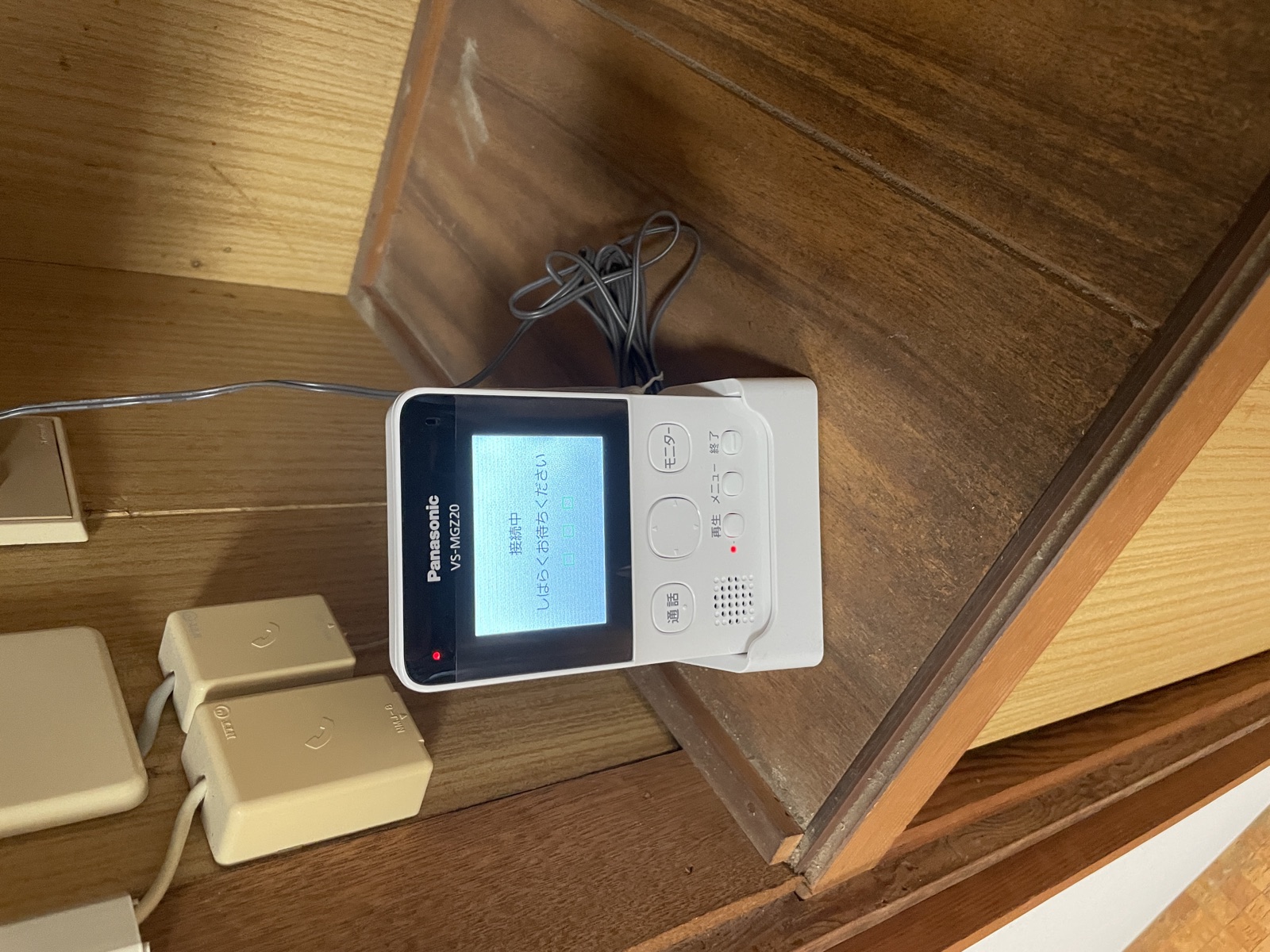 カメラ付きインターホンの屋内側。