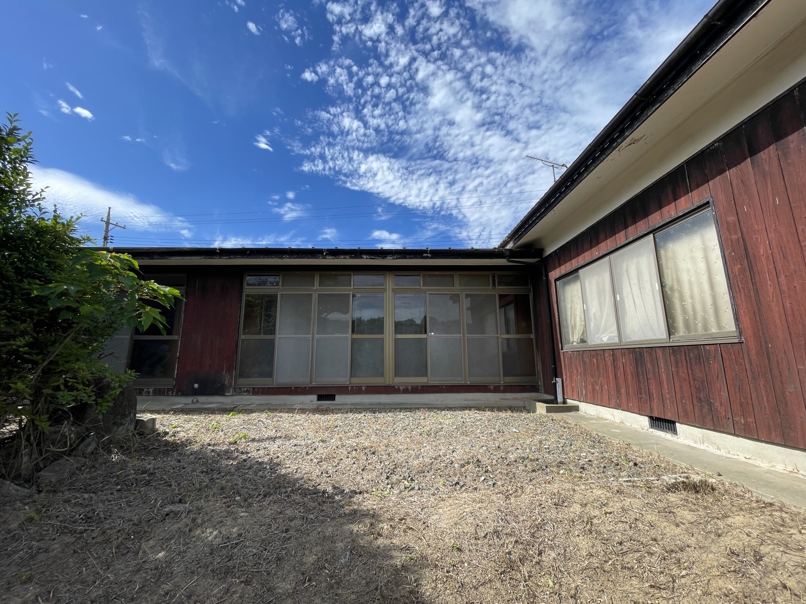 庭側から写した建物写真（廊下側）